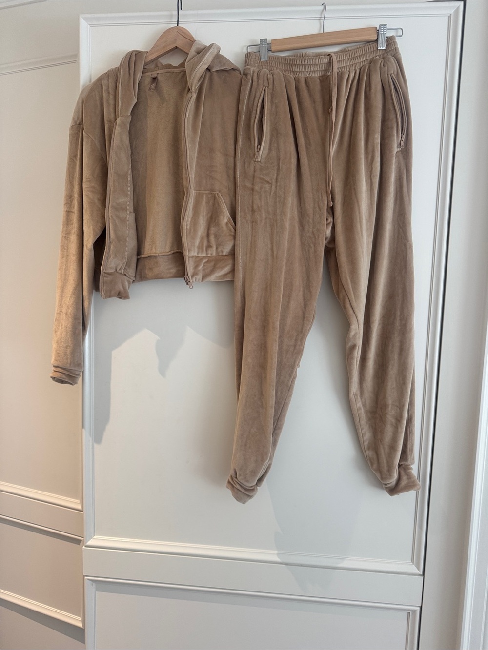 SKIMS Velour Zip Hoodie & Joggers Set - Taupe